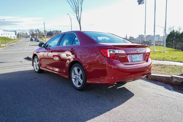 2014 Toyota Camry SE (Brand New Winter Tires!) - cars & trucks - by... for sale in Portland, VT – photo 3