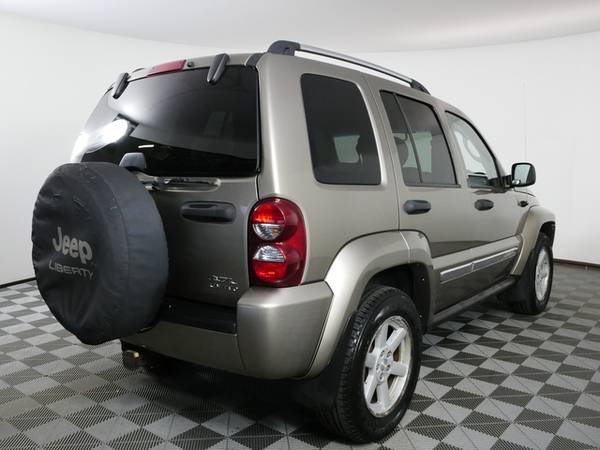 2005 Jeep Liberty Limited - - by dealer - vehicle for sale in Inver Grove Heights, MN – photo 8