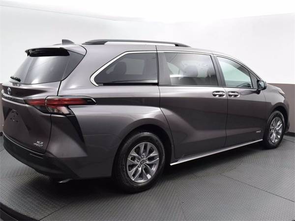 2021 Toyota Sienna XLE van - - by dealer - vehicle for sale in New Rochelle, NY – photo 5