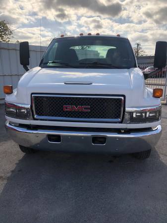 2007 GMC. 4500. Cab/Chassis. - cars & trucks - by owner - vehicle... for sale in Fort Worth, TX – photo 2