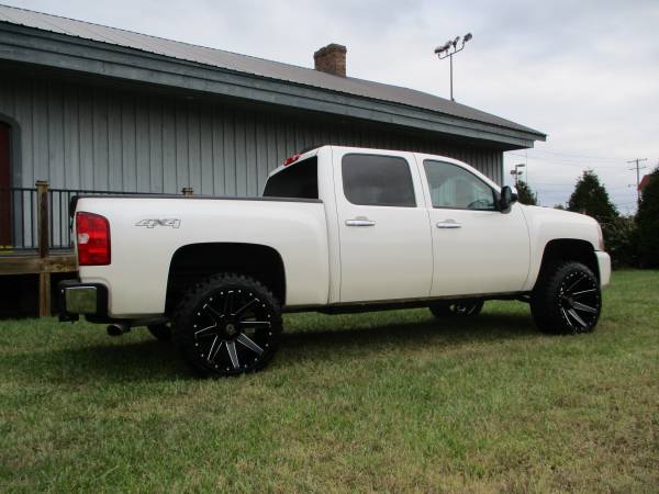 4.5" LIFTED 2012 CHEVY LTZ CREW 20X12 33X12.50 *STANCED *LEATHER CHEAP for sale in KERNERSVILLE, NC – photo 4