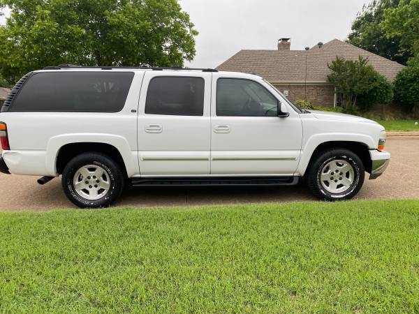 2005 Chevrolet suburban LT four-door automatic one owner Cold A/C for sale in Allen, TX – photo 4