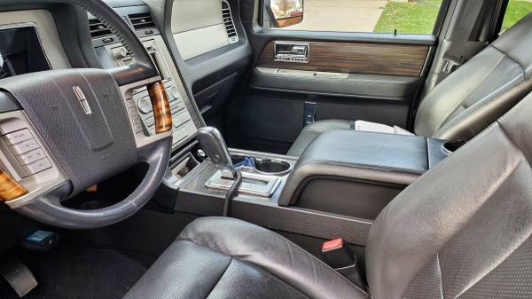 2007 Lincoln Navigator Luxury 4X4 Third Row 7-Passenger - cars &... for sale in Crown Point, IL – photo 21