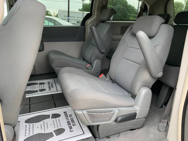 2010 Chrysler Town & Country Touring (3rd Row Seat) for sale in San Antonio, TX – photo 13
