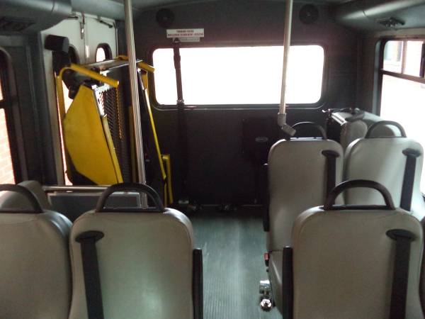 2007 Chevrolet 3500 Handicap Wheelchair Assesessable Mini Bus 85k -... for sale in Chicago, IL – photo 13