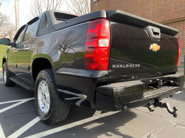 2007 Chevrolet Avalanche 4WD Crew Cab 130 LT w/1LT for sale in Kansas City, MO – photo 8