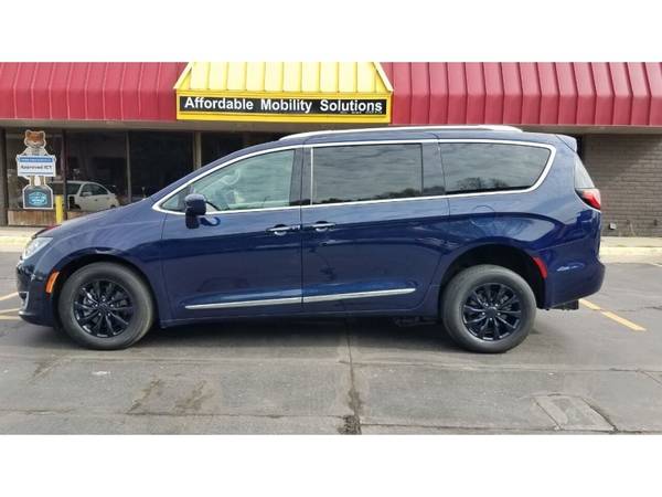 Wheelchair Mobility 2018 Chrysler Pacifica - FREE SHIPPING - cars & for sale in Wichita, GA – photo 3