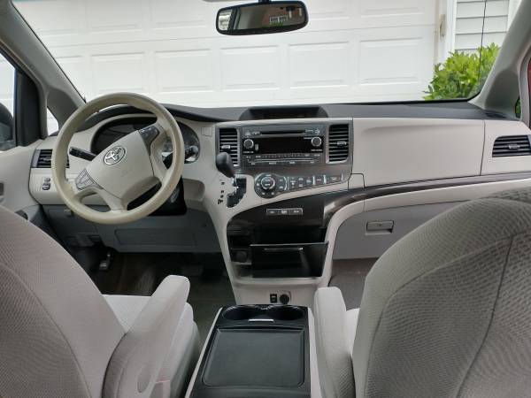 2014 TOYOTA SIENNA LE - cars & trucks - by owner - vehicle... for sale in Summerville , SC – photo 9