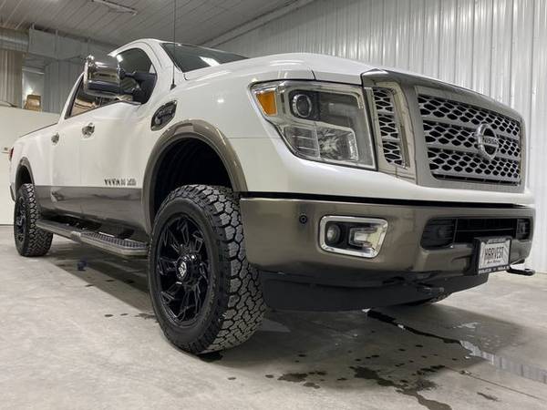 2016 Nissan TITAN XD Crew Cab - Small Town & Family Owned! Excellent for sale in Wahoo, NE – photo 6