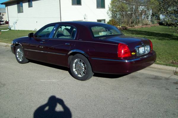Gorgeous 2006 Lincoln Town Car Designer Series (poynette) - cars &... for sale in Poynette, WI – photo 2