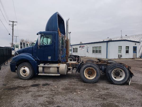 2006 Freightliner Columbia - cars & trucks - by dealer - vehicle... for sale in Shorewood, IL – photo 5