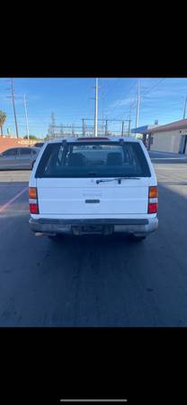 1995 Nissan pathfinder 4 x 4 for sale in Las Vegas, NV – photo 3