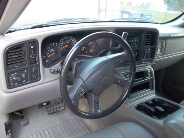 2004 GMC 3/4 Ton 6.0 Motor Crew Cab 4X4 No rust Bright Clean for sale in Sioux City, SD – photo 23