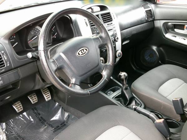 2009 Kia Spectra-VERY ECONOMICAL, RELIABLE, AND AFFORDABLE! for sale in Silvis, IA – photo 11