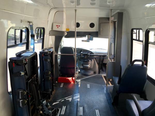 2008 FORD E-350 8 PASSENGER SHUTTLE BUS HANDICAP VAN ONLY 60K MILES! for sale in Enfield, MA – photo 18