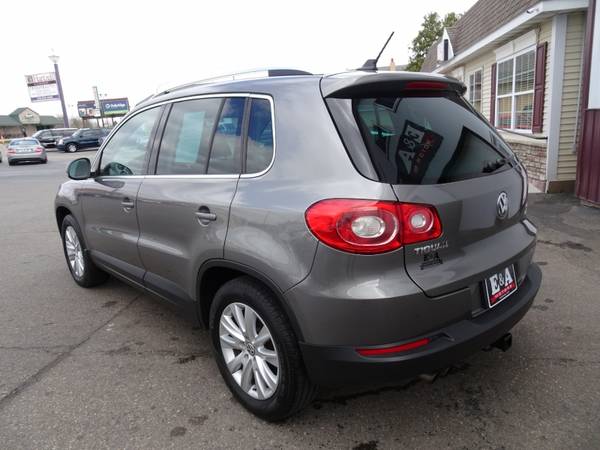 2009 Volkswagen Tiguan AWD - - by dealer - vehicle for sale in Waterloo, WI – photo 4