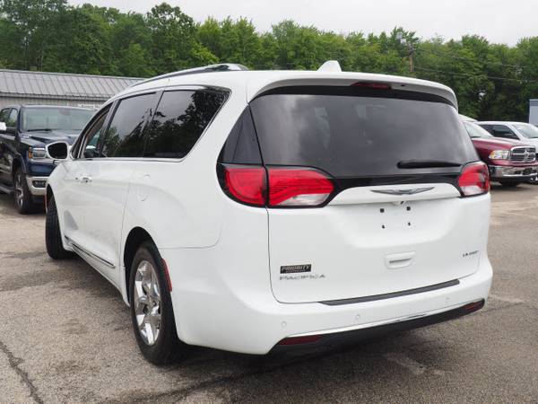 2017 Chrysler Pacifica Limited hatchback White for sale in Salisbury, MA – photo 7