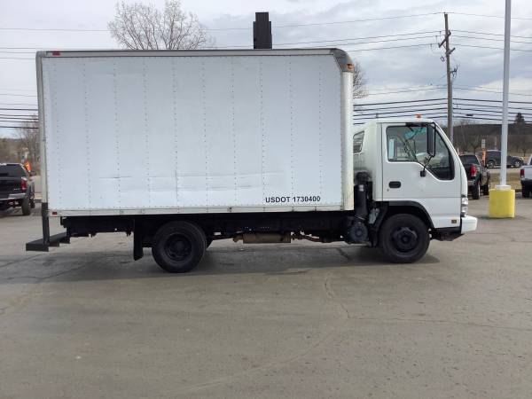 Clean Carfax! 2006 Isuzu NPR! Tilt Cab Box Truck! Diesel! Powerful! for sale in Ortonville, OH – photo 6