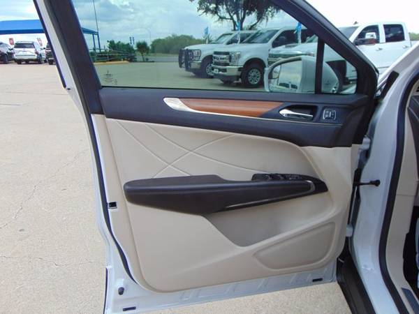 2017 Lincoln Mkc Select (*Mileage: 45,979!) - cars & trucks - by... for sale in Devine, TX – photo 5
