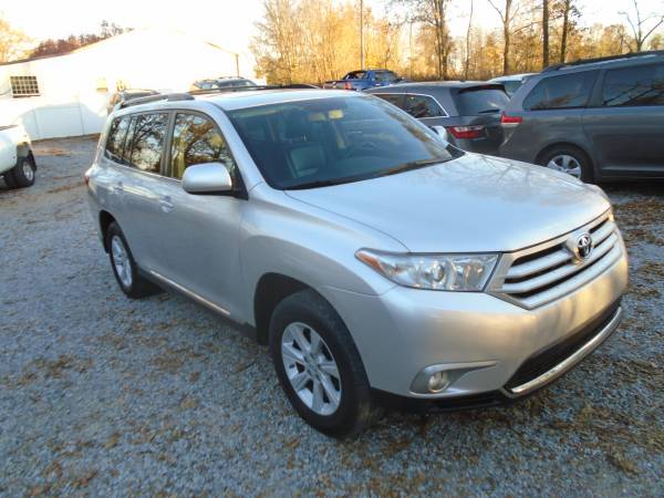 2012 Toyota Highlander AWD V6 * 3rd Row * Leather * WE TRADE - cars... for sale in Hickory, IN – photo 2