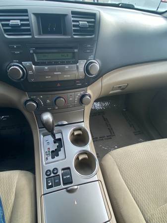 TOYOTA HIGHLANDER - cars & trucks - by dealer - vehicle automotive... for sale in Cranston, RI – photo 19