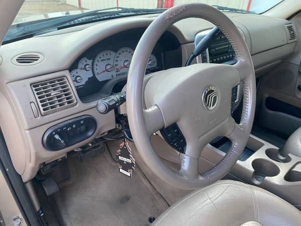 2003 Mercury Moutaineer V8 3rd Row Leather Heated Seats Low Miles -... for sale in Lubbock, TX – photo 9