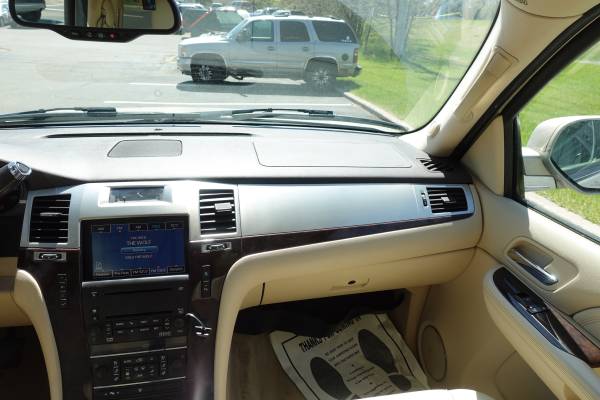 2007 CADILLAC ESCALADE - - by dealer - vehicle for sale in Minneapolis, MN – photo 13