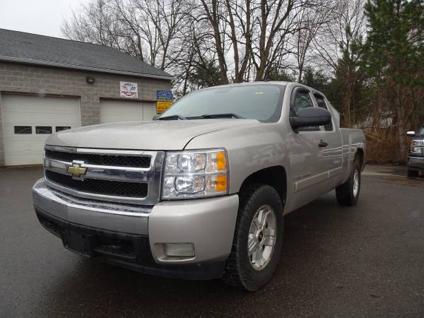 2008 Chevy Silverado 1500 LT 4WD - - by dealer for sale in Spencerport, NY
