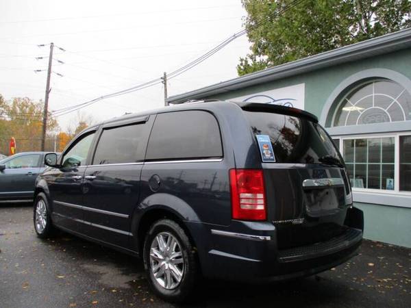 2008 Chrysler Town and Country Limited 4dr Mini Van - cars & trucks... for sale in Youngstown, OH – photo 6