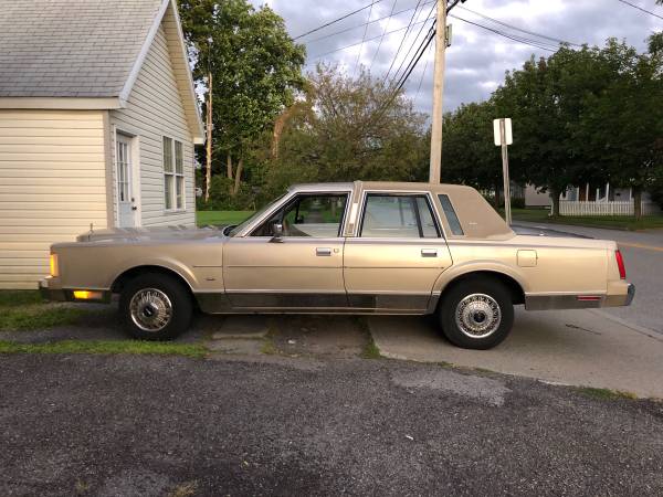 1987 Lincoln Town Car for sale in Yorkville, NY – photo 2