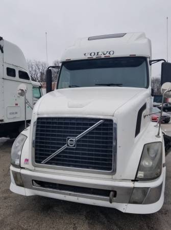VOLVO 670 Semi Truck for sale in Griffith, IL