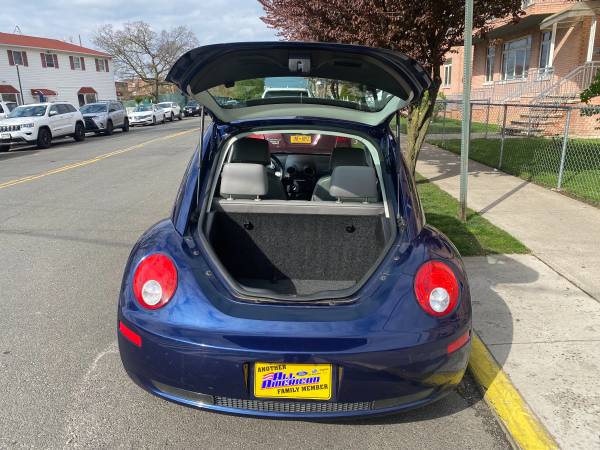 2006 Volkswagen new beetle 2 5 L hatchback sunroof heated seats for sale in Brooklyn, NY – photo 16
