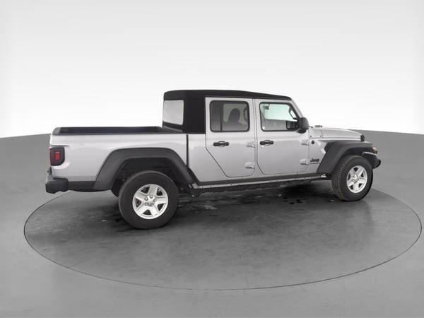 2020 Jeep Gladiator Sport Pickup 4D 5 ft pickup Gray - FINANCE... for sale in Chicago, IL – photo 12