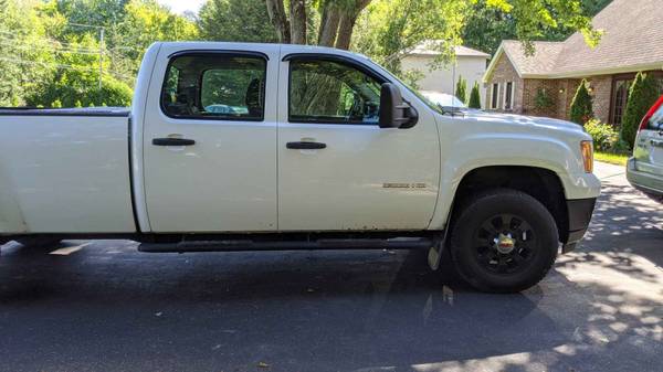 2011 3500 HD. GMC Sierra 4x4 on the Floor - cars & trucks - by owner... for sale in Chateaugay, NY – photo 14