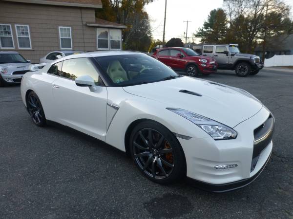 2015 NISSAN GT-R PREMIUM GTR - ONLY 12K MILES - ONE OWNER - CARFAX! for sale in Millbury, MA – photo 3