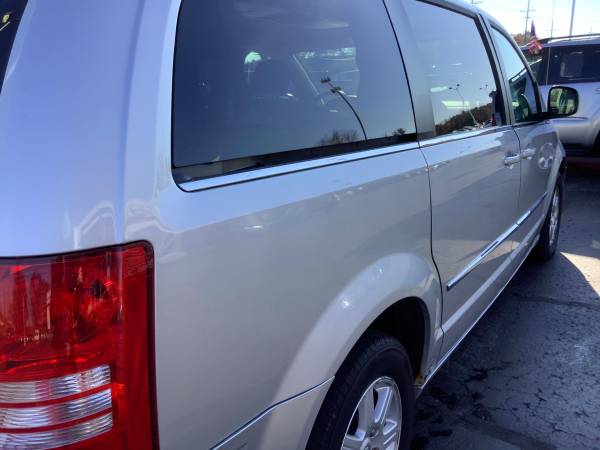 Accident Free! 2010 Chrysler Town & Country! 3rd Row! - cars &... for sale in Ortonville, OH – photo 12