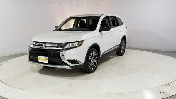 2017 *Mitsubishi* *Outlander* *ES S-AWC* Diamond Whi - cars & trucks... for sale in Jersey City, NY – photo 9