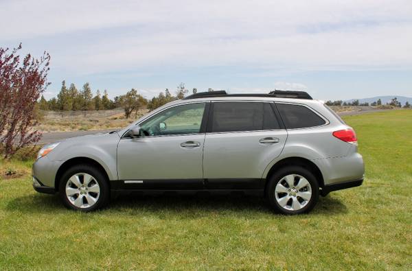 2011 Subaru Outback 2 5i LIMITED AWD ONE OWNER LOW MILES for sale in Redmond, OR – photo 6