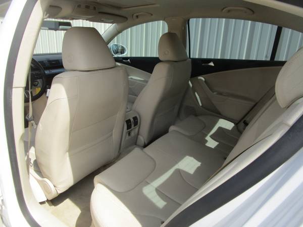 2010 Volkswagen Passat Komfort - - by dealer - vehicle for sale in Wilmington, OH – photo 9