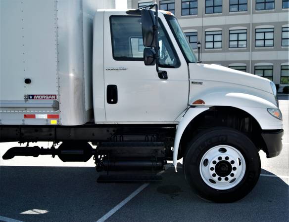 2012 International 4300 26ft Box Truck DT466 A/T Side Door Air Ride for sale in Emerald Isle, VA – photo 4
