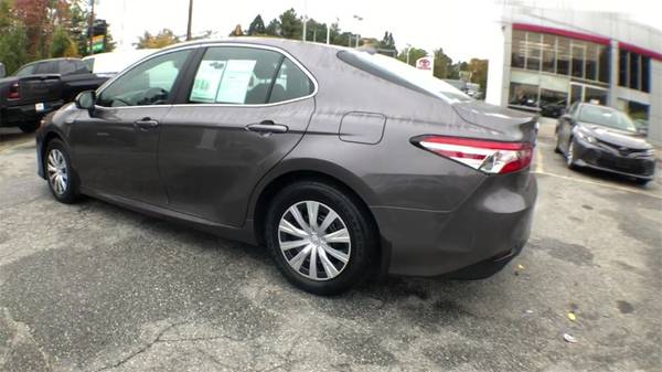 2019 Toyota Camry Hybrid LE sedan for sale in Dudley, MA – photo 6