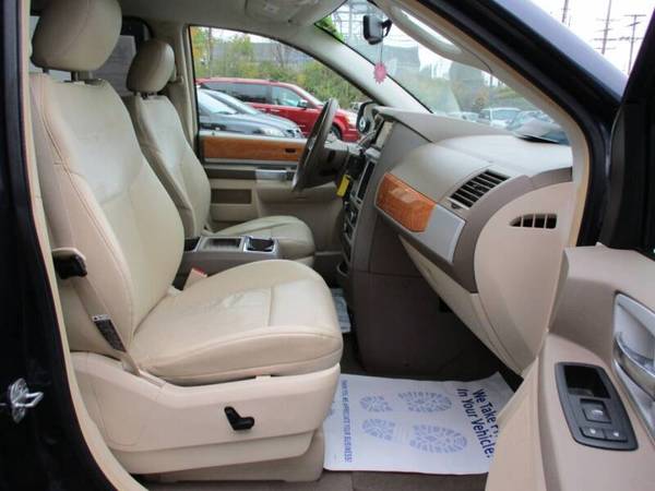 2008 Chrysler Town and Country Limited 4dr Mini Van - cars & trucks... for sale in Youngstown, PA – photo 17