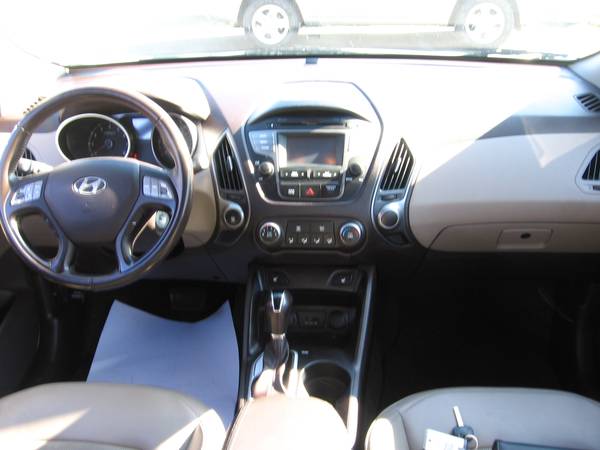 '14 Hyundai Tucson SE AWD & SHARP ! for sale in Waterford, PA – photo 9