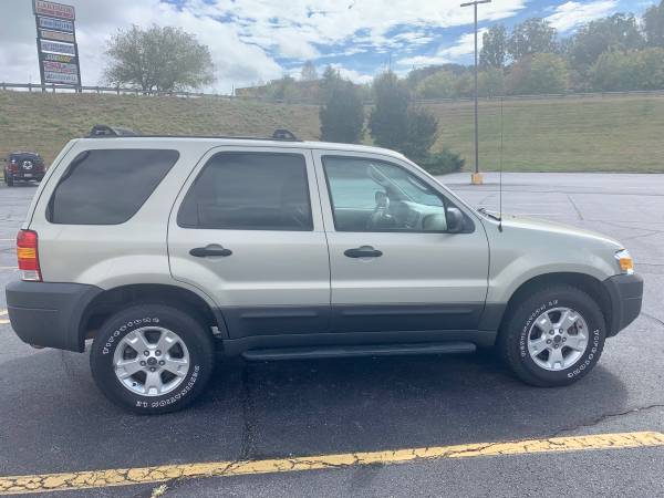 Like New 05 Ford Escape for sale in Lake Junaluska, NC – photo 2