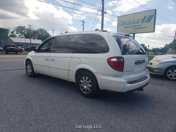 2006 Chrysler Town & Country Limited for sale in Middletown, PA – photo 6