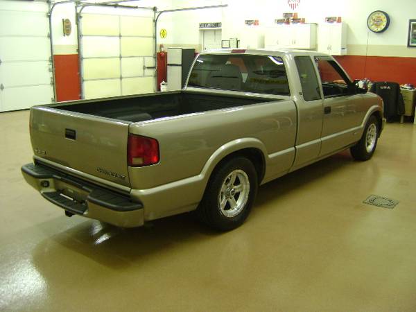 2000 CHEVROLET S-10 EXTENDED CAB LS - - by dealer for sale in Toledo, OH – photo 3