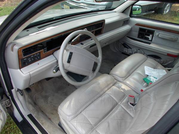1992 Lincoln Continental *Very Low Miles *Clean Leather Seats for sale in Wayne, NJ – photo 9