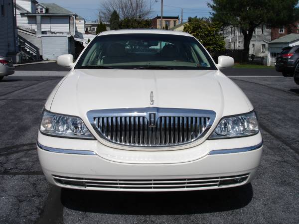 2007 Lincoln Towncar Designer Series for sale in New Cumberland, PA