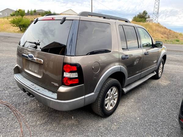 2006 Ford Explorer XLT - cars & trucks - by dealer - vehicle... for sale in Moscow, ID – photo 3