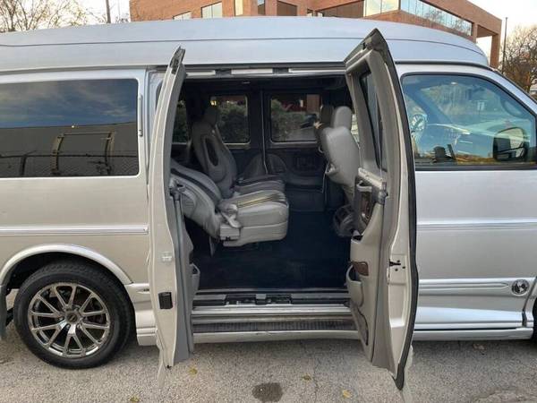 2013 GMC SAVANA CARGO 1500 1OWNER LEATHER 3ROW NEW TIRES 135976 -... for sale in Skokie, IL – photo 10